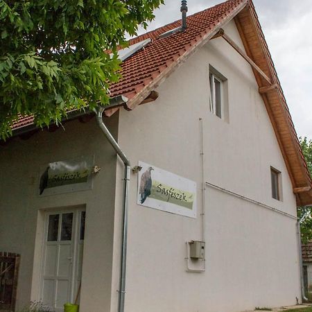 Sasfeszek - Falusi Szallashely Hortobagy Exterior photo